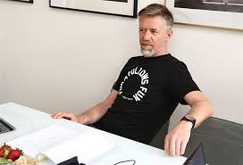 Jiří langmajer je otcem dvou dcer, terezy a julie, které pocházejí z manželství s paní kamilou. Mezi Dvema Zenami Jiri Langmajer Toci Komedii Chlap Na Stridacku Idnes Cz