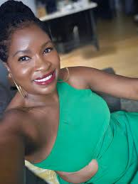 She looks like Mia Farrow ❤️