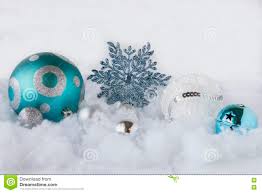 Was wäre weihnachten ohne wunderschöne weihnachtsbilder zum fest? Weihnachtsbild Von Blauen Und Weissen Verzierungen Auf Weissem Hintergrund Stockfoto Bild Von Nahaufnahme Verzierung 80235740