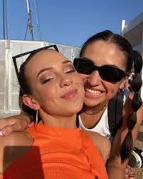 Alyson Brady's Instagram, Twitter & Facebook