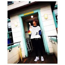 片寄涼太 関口メンディー モデルプレス 5月30日 exile generations from exile tribeの関口メンディーが30日 自身のinstagramを更新 generations ボーカルの片寄涼太がヒゲ剃り中の写真を公開している 涼太 ファッション イエロー カーディガン