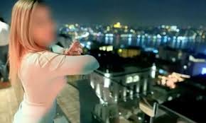 Πρότυπά της ο ράφα ναδάλ, ο ρότζερ φέντερερ αλλά και η σερένα ουίλιαμς. Epi8esh Me Bitrioli H Iwanna Foraei Monima Maska Ta Nea