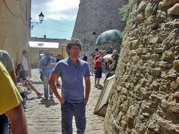 Alessandro siani (movie actor) was born on the 17th of september, 1975. File Benvenuti Al Nord 2012 Alessandro Siani Edited Jpg Wikimedia Commons