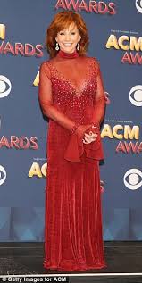 Reba Mcentire Hits Acms In Same Red Dress She Wore 25 Years Ago Fancy Dresses Reba Mcentire Country Female Singers