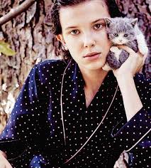Stranger Things Season 1 Recap Millie Bobby Brown Lyrics Millie Bobby Brown Fondos De Pantalla De Iphone Gente Famosa Famosos