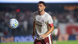 Calleri critica atuação do São Paulo contra o Coritiba e dá razão para protestos da torcida: 'A gente fica p*'
