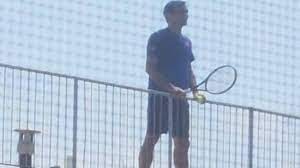 Acquista il set firmato bassetti. Federer Palleggi A Finale Ligure Gira Uno Spot Con Le Ragazzine Che Fecero Il Video Sui Tetti La Gazzetta Dello Sport