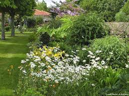 Un Jardin Au Bord De L Atlantique Les Plantes Ideales Les Plus Beaux Jardins Jardins Plante