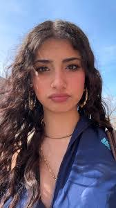 Sara Harter's Instagram, Twitter & Facebook