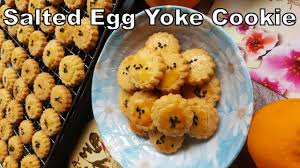 Salted Egg Yoke Cookies 2020 Youtube In 2020 Salted Egg Yolk Egg Yolk Cookies Salted Egg