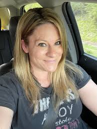 Hello, I'm Pamela and something to know about me is I love fashion