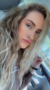 Melody Hammond's Instagram, Twitter & Facebook