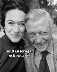 VIII. Edward, doğum adıyla David, Kral V. George'un en büyük çocuğu olarak  dünyaya gelmişti. Hareketli bir gençlik geçiren Edward'ın, Wallis Simpson  ile olan ilişkisi onun hayatında belki de en büyük dönüm noktası