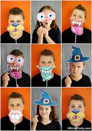 Diy Halloween Party Photo Booth With Free Printables Inviti Di Compleanno Per Bambini Cose Di Halloween Idee Per Halloween