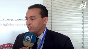 وسبق أن قاد خان تحقيقا أمميا خاصا بشأن تنظيم داعش، كما أنه مثّل سيف الإسلام القذافي، نجل الرئيس الليبي السابق معمّر القذافي، في المحكمة الجنائية الدولية. Ù…Ø­Ø§Ù…ÙŠ Ø³ÙŠÙ Ø§Ù„Ø¥Ø³Ù„Ø§Ù… Ø§Ù„Ù‚Ø°Ø§ÙÙŠ Ù„Ø§ Ø­Ù„ ÙÙŠ Ù„ÙŠØ¨ÙŠØ§ Ù‚Ø¨Ù„ ØªØ­Ø±ÙŠØ±Ù‡Ø§ Ù…Ù† Ø§Ù„Ù…ÙŠÙ„ÙŠØ´ÙŠØ§Øª ÙÙŠØ¯ÙŠÙˆ Ø¥Ø±Ù…