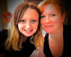 I love this picture but my daughter hates it can someone remove our double  chins 👍👍