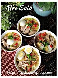 Soto is a soup influenced by chinese cuisine and it offers a multitude of variants. Mee Soto Ayam é©¬æ¥é¸¡æ±¤é¢ Guai Shu Shu