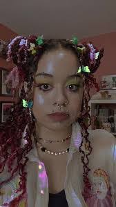 Isabelle Singleton's Instagram, Twitter & Facebook