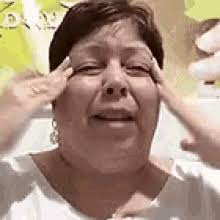 Tulla ficou conhecida por fazer vídeos em que ela aparece exaltada. Tulla Gifs Tenor