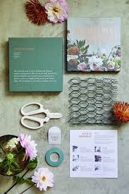 Arrangement Workshop In 2020 Floral Design Classes Floristry Design Florist