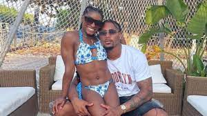 Simone biles has gotten back in the dating game. Simone Biles Shows Off Abs In New Instagram Post With Boyfriend Jonathan Owens
