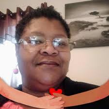 Lenora Smith's Instagram, Twitter & Facebook