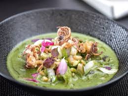 Le Spinaker Est Un Oasis Fort Agreable Et Sans Conteste La Meilleure Table Des Environs A La Carte Et Aux Menus Les Intitules A Food Photography Food Lodge