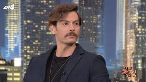 Δύσκολες στιγμές βιώνει ο γιάννης κουκουράκης, καθώς έφυγε από τη ζωή η αγαπημένη του φίλη, χρυσούλα. Giannhs Koykoyrakhs Etsi Egine O Kwnstanths Stis Agries Melisses