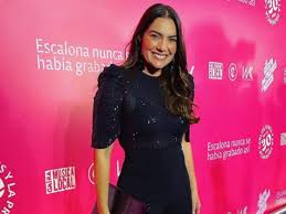 Jessica De La Peña, a sus 45 años, fue aplaudida por cómo surfea | Red+  Noticias 15 Minutos