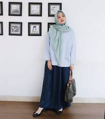 Saya mempunyai bagian bokong yang lumayan besar. Model Gamis Hitam Untuk Orang Gemuk Radea