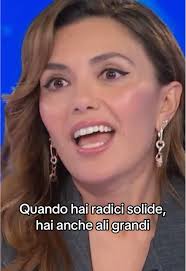 “Quando hai radici solide hai anche ali grandi per poi volare e prendere la  strada” ♥️ #SerenaRossi si racconta a #MaraVenier 🛋️ 👉 #DomenicaIn vi  aspetta ogni domenica dalle 14.00 su #Rai1 📺 👉 Puntate ...