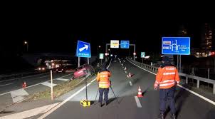 Donnerstagfrüh hat sich ein lenker auf der brennerautobahn (a13) mit seinem fahrzeug überschlagen. Unfall A13 Chur Gr Frontal Mit Ausfahrtssignalisation Kollidiert Polizei Schweiz Ch