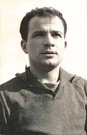 ABECEDARNIK 3084. POPOVIĆ IVAN ( Crvena zvezda, Velež, Radnički Beograd)  Rođen: 16.10.1936. u Gornjem Milanovcu. Umro: 2011. Pozicija u timu:  napadač. KARIJERA: