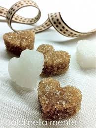 Zollette di zucchero decorate fatte in casa. Come Fare Zollette Di Zucchero A Forma Di Cuore Spiegazioni In Italiano Zollette Di Zucchero Dolci Dolcetti
