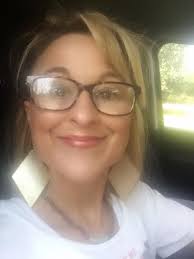 Can anyone add natural makeup to my photos?