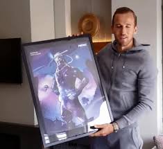 Soccer stars harry kane and marco reus both arrive in fortnite today following in the footsteps of neymar jr. Harry Kane Stars In Cringeworthy Advert For Samsung And Fortnite As Tottenham Star Seems To Forget Where He Lives