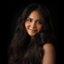 Vampire Academy had my absolute soooooul growing up and now that I'm  looking at updating and kind of spicing up my portfolio a bit im thinking  of recreating covers of some of