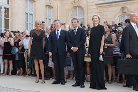 Brigitte Macron En Petite Robe Noire Scintillante A L Elysee Robe De Mariee Robe Demoiselle D Honneur Robe