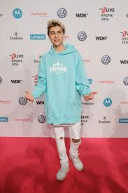 Spare mit den aktuellen teppiche angeboten und aktionen von bei segmüller filialen in deiner umgebung. Lukas Rieger Photos Photos 1live Krone 2016 Moon Drawing Boys Bochum