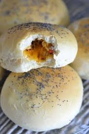 Des Buns Moelleux Et Farcis Avec Une Garniture Bien Epicee Qui Ne Craquerais Pas C Est Une Recette Que J Ai Prise S Recette Buns Recettes De Cuisine Recette