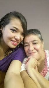 Recrea tu foto favorita de mamá y comparte con nosotros la foto original y  la nueva versión recreada por ti por medio de un comentario utilizando el  hashtag #MamáAnfora 1.Comparte tu foto