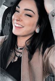 Crystal Graves's Instagram, Twitter & Facebook