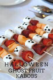Halloween Ghost Fruit Kabobs One Simple Party Halloween Snacks Snack Rezepte Halloween Essen Rezepte