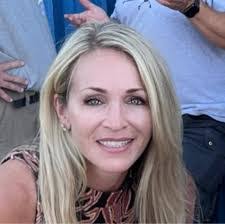 Kim Morse's Instagram, Twitter & Facebook