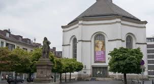 In deren mitte wurde von 1698 bis 1710 die oberneustädter kirche errichtet. Karlsplatz Fur Neubau Documenta Institut Nicht Optimal Fdp Kassel