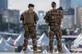 Le chef d'etat major des armées françois lecointre a annoncé que 18 signataires de la fameuse « tribune des généraux » encore en service passeront « chacun devant un conseil supérieur militaire. Tribune De Militaires Risquent Ils Vraiment Des Sanctions