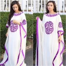 فن صناعة الموضة الخط العربي في تصميم الازياء