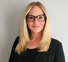 Elsa Benjamin's Instagram, Twitter & Facebook