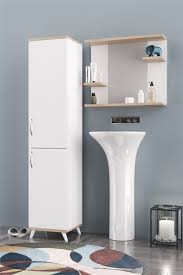 Lavabonun üst kısmına ise duvara monte edilmiş ve kapakları ayna olarak kullanılan dolaplar konmaktadır. Aeka 2023 Yagmur Aynali Banyo Dolap Takimi Aeka Online