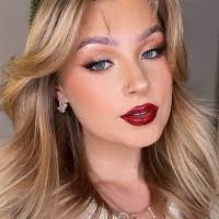 Michelle Janke's Instagram, Twitter & Facebook